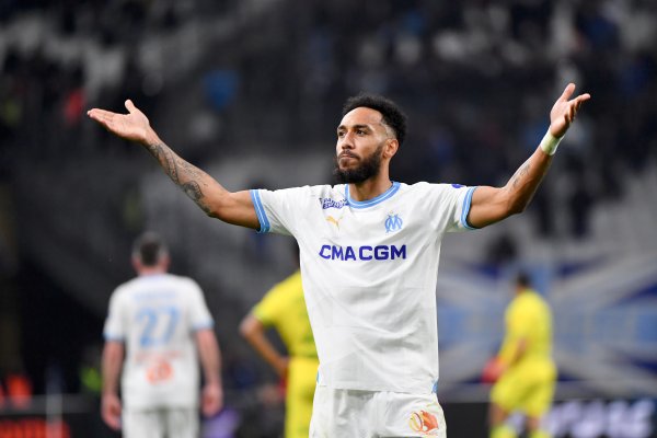 金顶配资 奥巴梅杨不满裁判: 埃默森吃牌莫名其妙, 我们甚至没法和裁判沟通